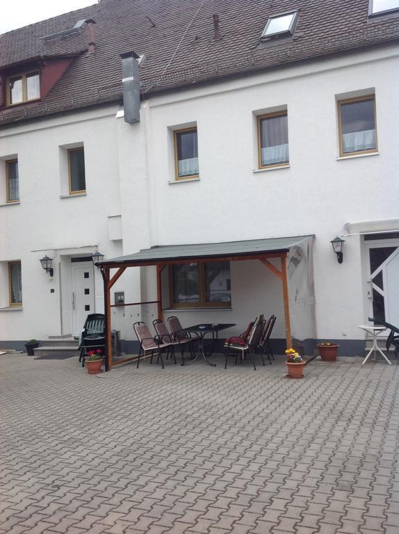 Pension Lindengarten Nuremberga Exterior foto
